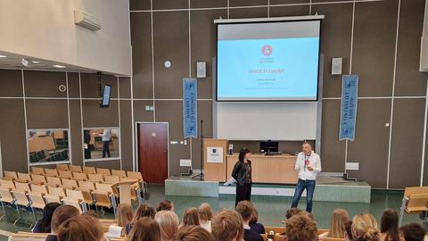 Międzynarodowy wykład dla studentów Uniwersytetu Liderów