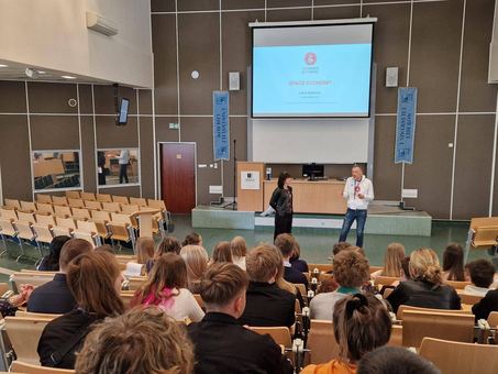 Międzynarodowy wykład dla studentów Uniwersytetu Liderów