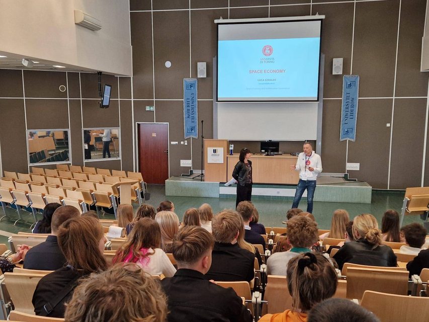 Międzynarodowy wykład dla studentów Uniwersytetu Liderów