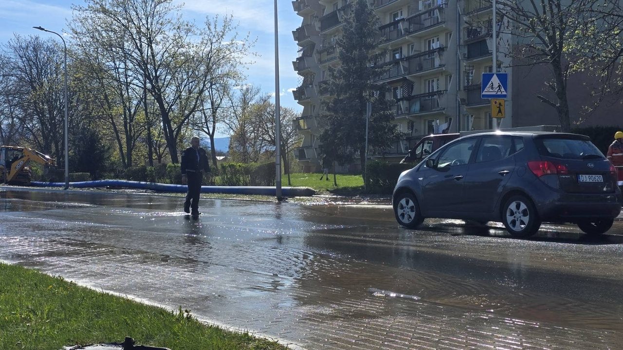 Pół Zabobrza pływa