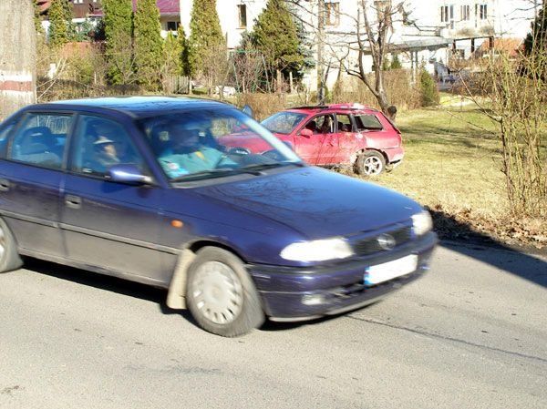 Po brawurowej jeździe – audi w polu