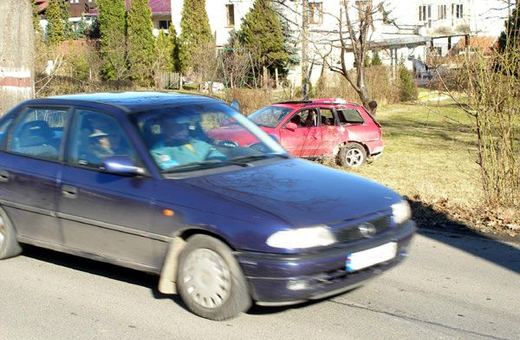 Po brawurowej jeździe – audi w polu