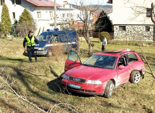 Po brawurowej jeździe – audi w polu