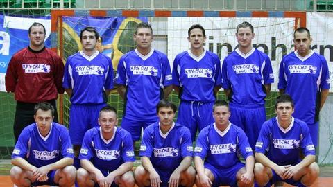 Kry–Cha Bus z kompletem zwycięstw triumfowała w rozgrywkach ligi MOS w futsalu.