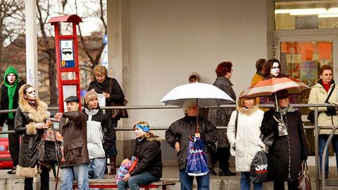 Sięgają do portfela pasażera