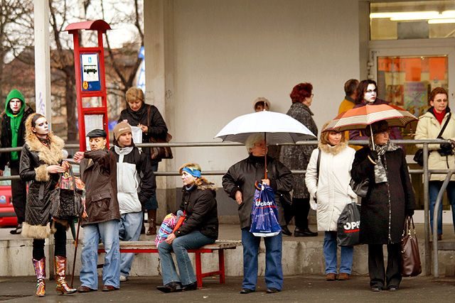 Sięgają do portfela pasażera