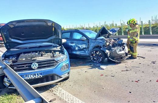 Mały karmbol z udziałem czterech samochodów