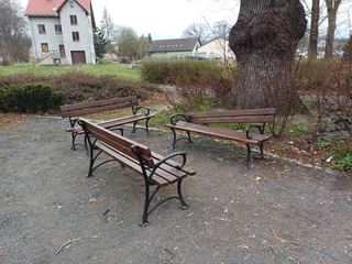 Wandale przeszli jak burza przez park