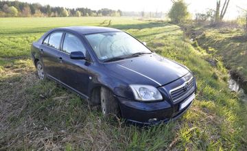 Toyota wypadła z drogi