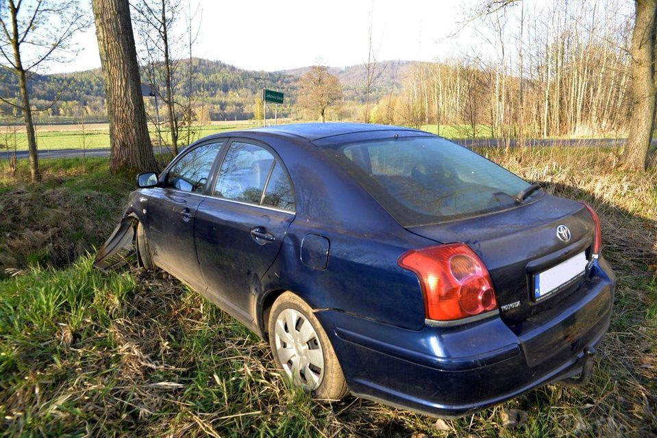 Toyota wypadła z drogi