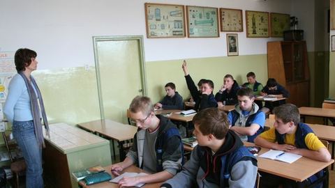 Uczniowie nie mogą używać telefonów komórkowych na lekcjach. Na zdjęciu – klasa II „c” z Gimnazjum nr 3