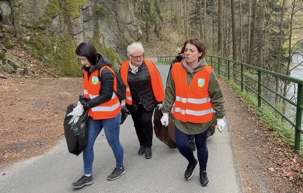 "Tona śmieci"... Wzięli sprawy w swoje ręce