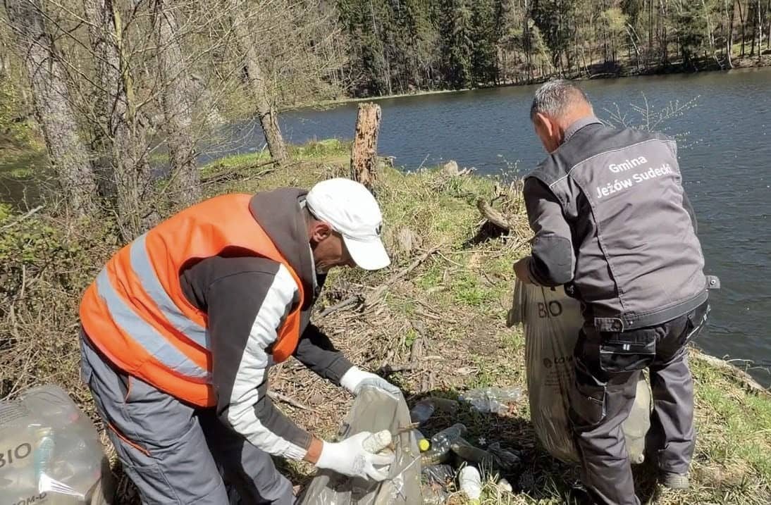 "Tona śmieci"... Wzięli sprawy w swoje ręce