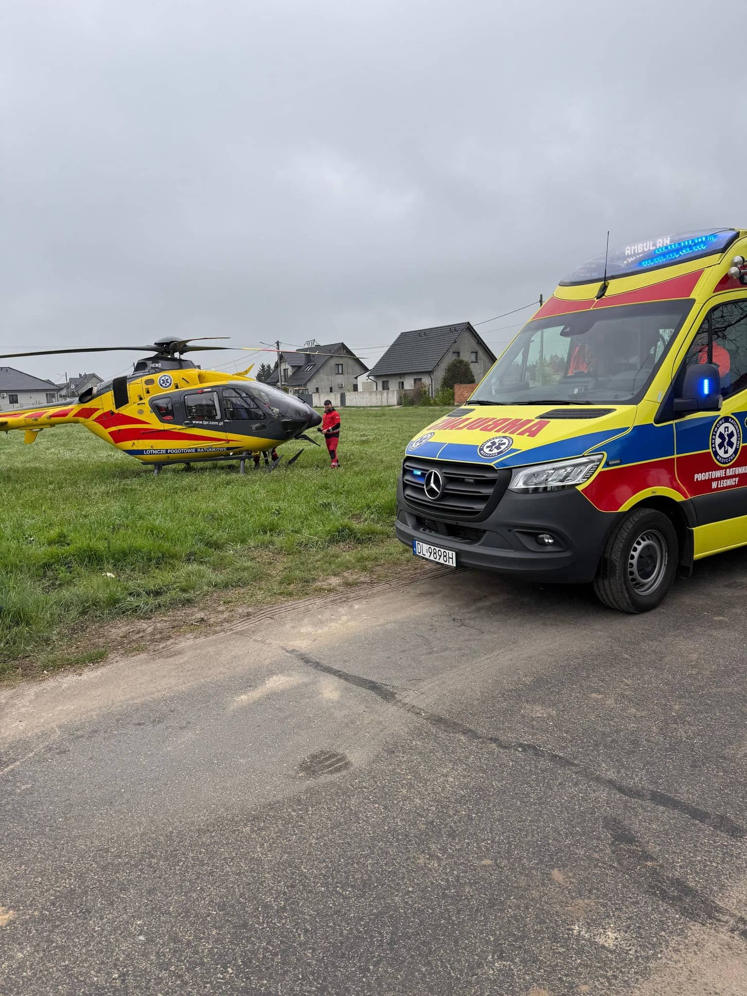 Poważny wypadek, mężczyzna spadł z rusztowania