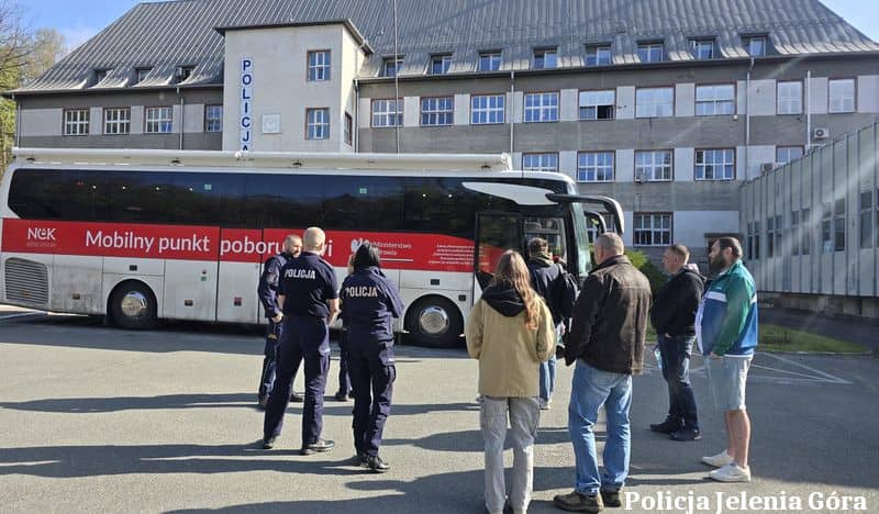 Mundurowi oddają krew – wspólna akcja w Jeleniej Górze z dużym odzewem