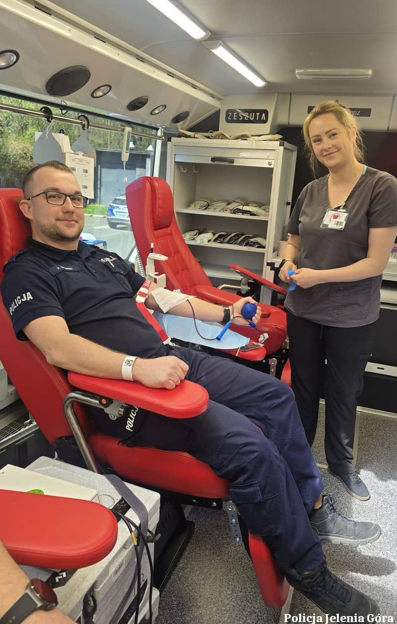 Mundurowi oddają krew – wspólna akcja w Jeleniej Górze z dużym odzewem