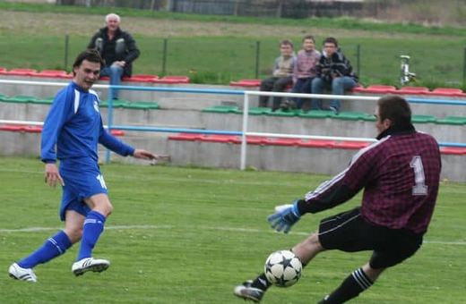 Maksim Davidenko zdobywa gola na 2:0 dla otnika.