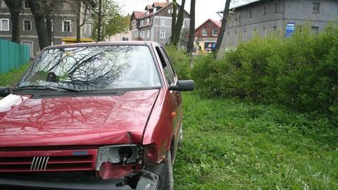 Zerwał się z holu i wpadł na pobocze