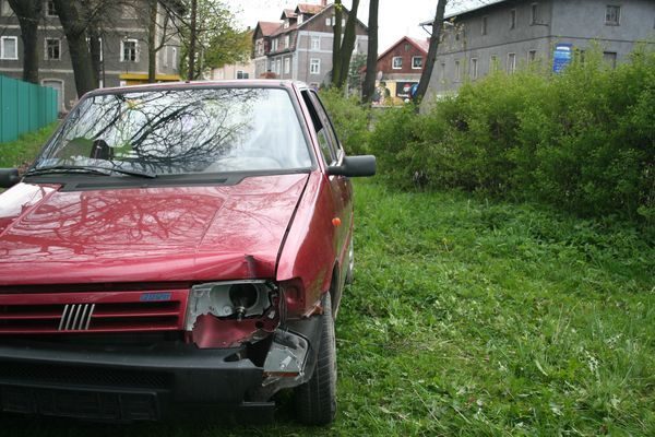 Zerwał się z holu i wpadł na pobocze