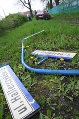 Zerwał się z holu i wpadł na pobocze