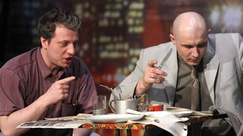 Zza krat na deski teatru