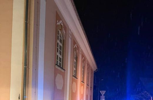 Wjechał Kią w kościół
