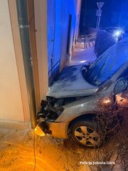 Wjechał Kią w kościół