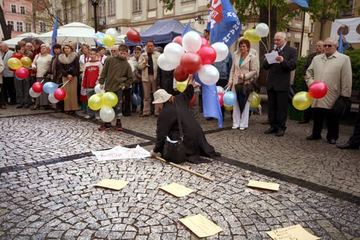 Lewica manifestowała, prawica zakłócała