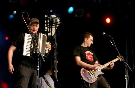 Biało–czerwona Jelenia Góra z gwiazdami rocka