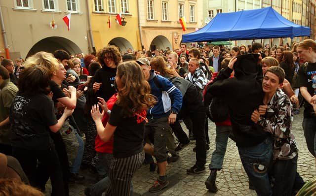 Biało–czerwona Jelenia Góra z gwiazdami rocka