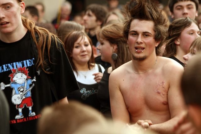 Biało–czerwona Jelenia Góra z gwiazdami rocka