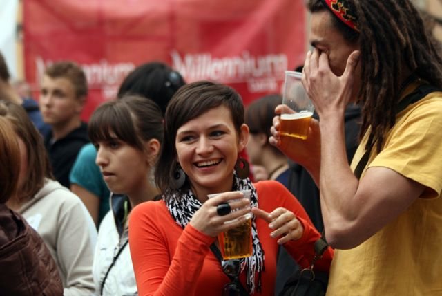 Biało–czerwona Jelenia Góra z gwiazdami rocka