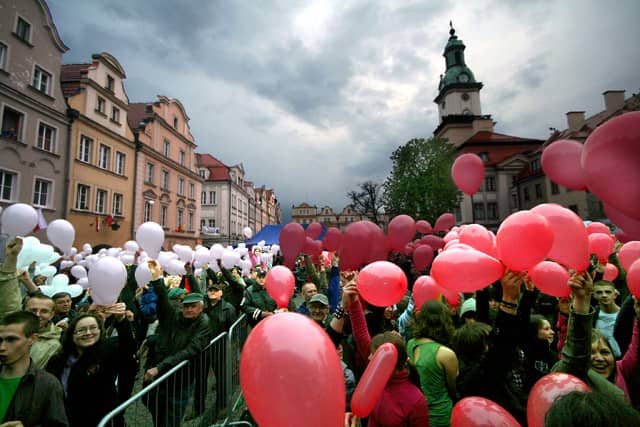 Biało–czerwona Jelenia Góra z gwiazdami rocka