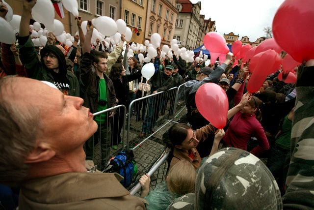 Biało–czerwona Jelenia Góra z gwiazdami rocka