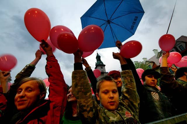 Biało–czerwona Jelenia Góra z gwiazdami rocka