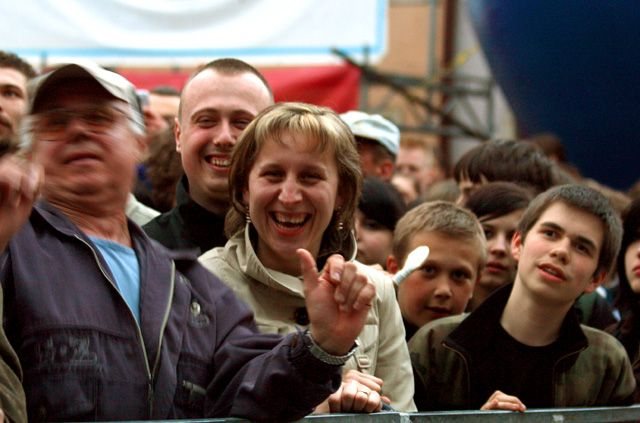 Biało–czerwona Jelenia Góra z gwiazdami rocka