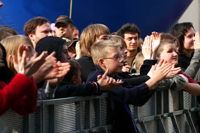 Biało–czerwona Jelenia Góra z gwiazdami rocka