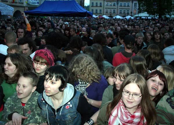 Biało–czerwona Jelenia Góra z gwiazdami rocka
