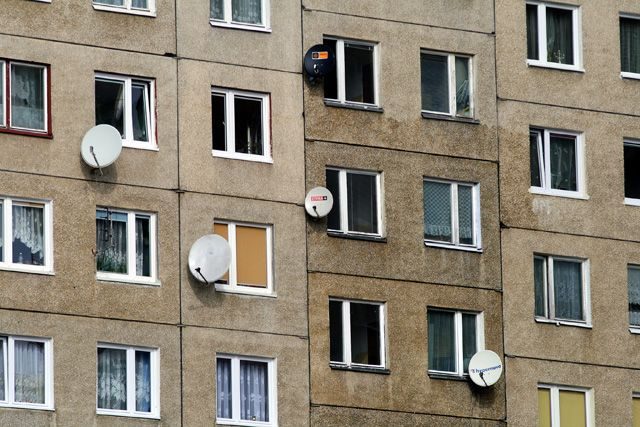 Anonimowość w blokowiskach wykorzystują przestępcy.