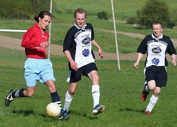 Borowice wygrywają z Sosnówką w derbach klasy B