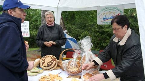 Deszczowy jarmark w Parku Zdrojowym