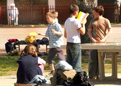 Uczniowie Szkoły Podstawowej nr 10 podczas przerwy. Placówka we wtorek ma przystąpić do strajku.