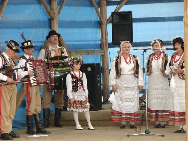 Raz na ludowo przy kiełbaskach i rybce