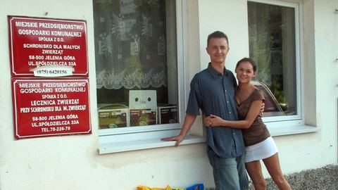 Zamiast ślubnych kwiatów, karma dla bezdomnych czworonogów