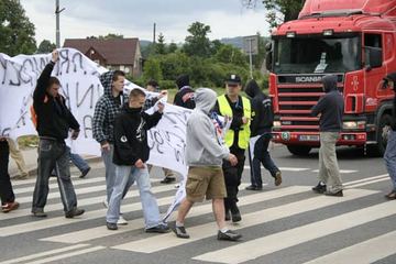 Bronią Karkonoszy i grożą paraliżem