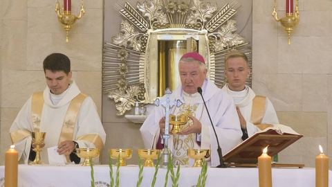 Olbrzymi cios dla wiernych. Msze tylko raz w miesiącu?