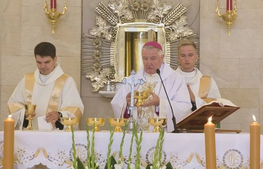 Olbrzymi cios dla wiernych. Msze tylko raz w miesiącu?