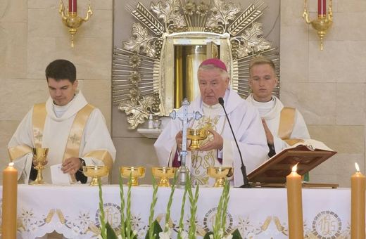 Olbrzymi cios dla wiernych. Msze tylko raz w miesiącu?