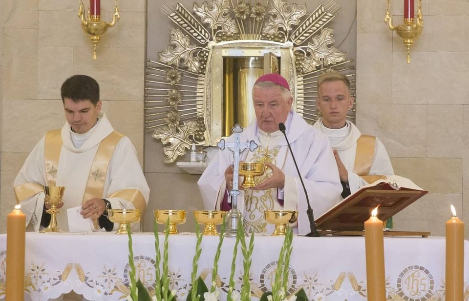 Olbrzymi cios dla wiernych. Msze tylko raz w miesiącu?