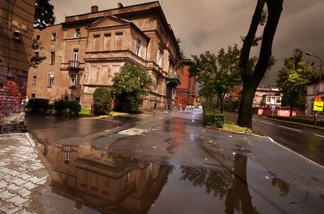 Zniszczona zabudowa al. Wojska Polskiego (dawnej Wilhelmstrasse) długo jeszcze poczeka na rewitalizację.